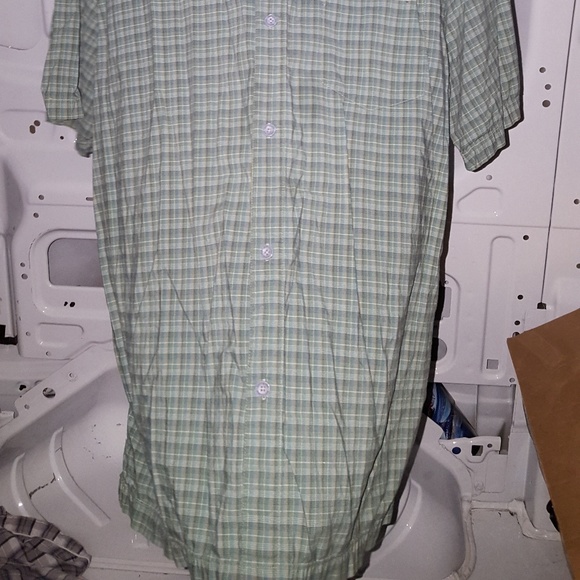 *SOLD*Quiksilver Green Button Down Short Sleeve Sh - Picture 2 of 5